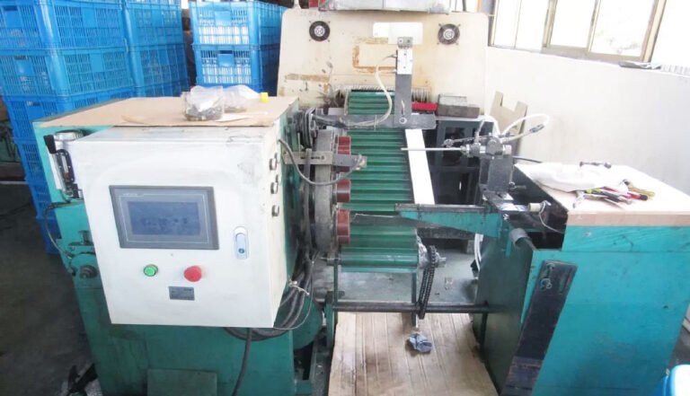 machine-2-in-workshop-to-produce-aluminum-bottle